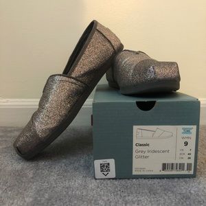Grey Iridescent Toms